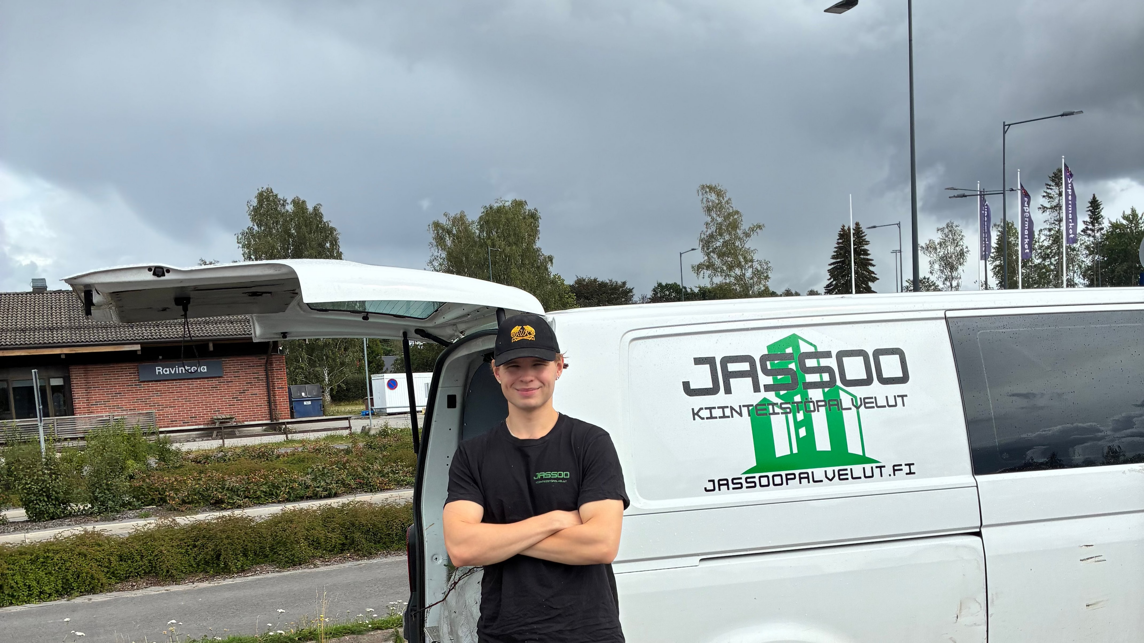 Ota yhteyttä jassoohon pihatyöpalveluista tai siivouksesta turun seudulla.
